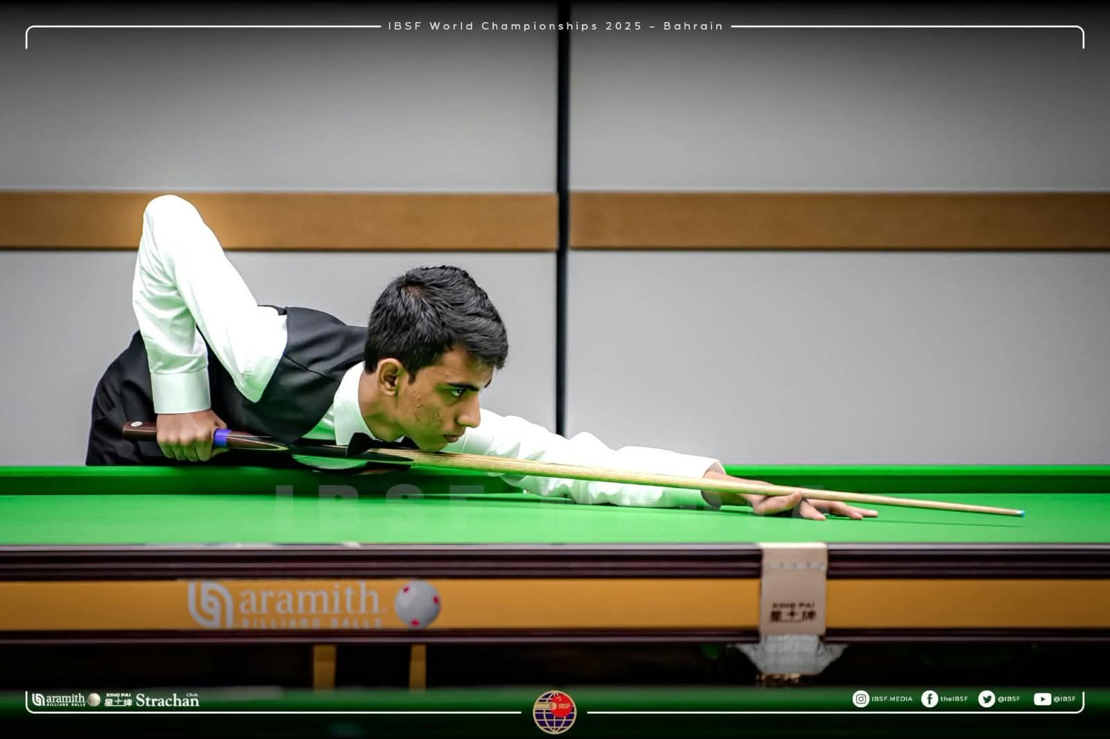 Rahul Williams using the rest at the IBSF World Championships 2025 in Bahrain